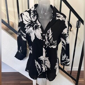 Liz Claiborne women’s shirt, blouse button front black and white size me…​​